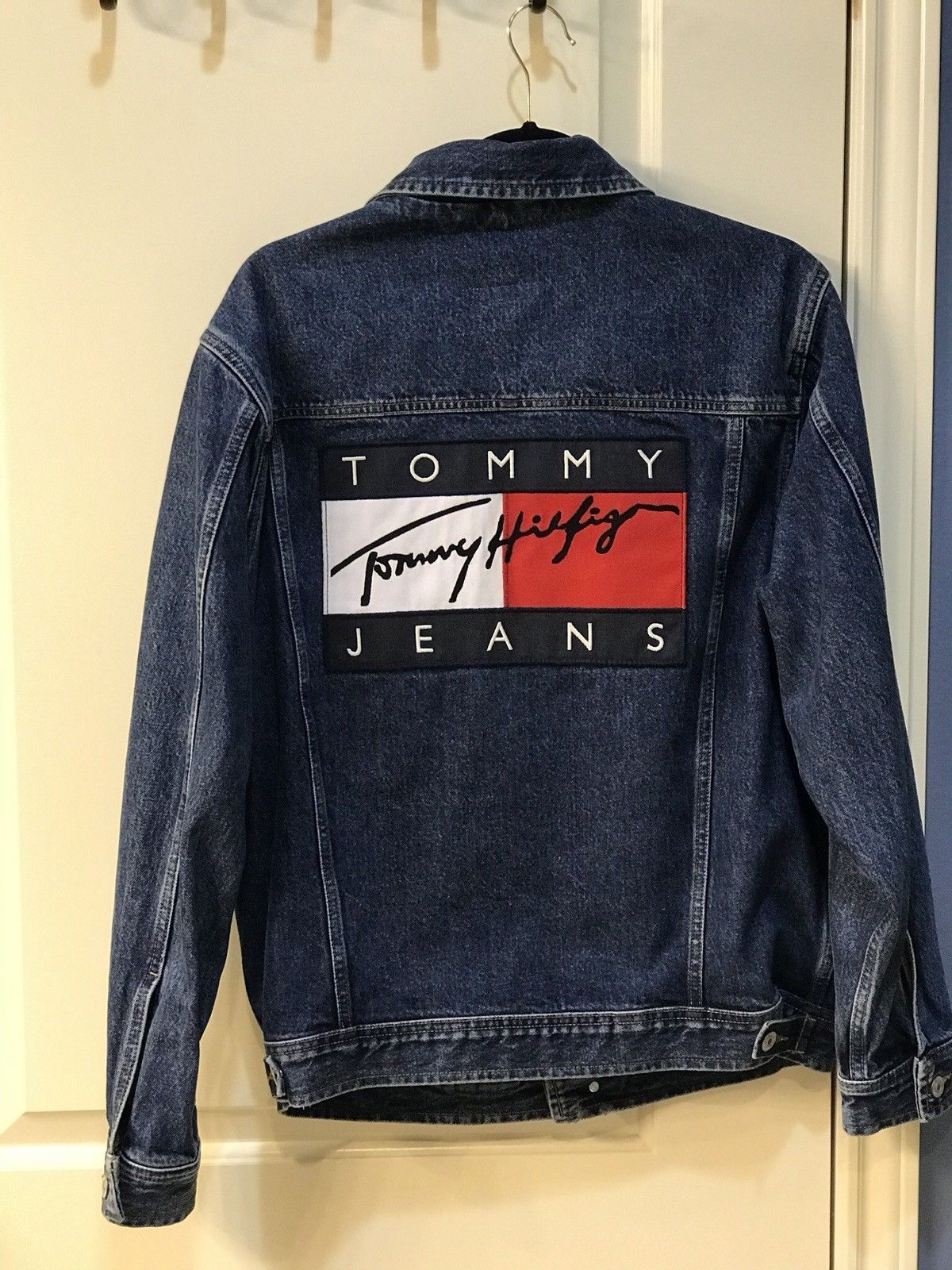 Tommy Hilfiger : 5 modèles de vestes vintages vendues sur eBay !